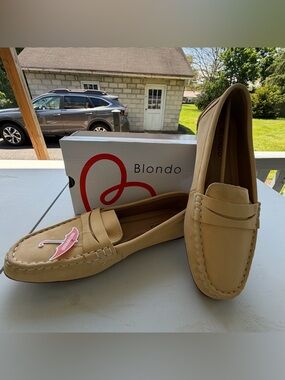Blondo Beige Leather Penny Loafers driver Moccasins
